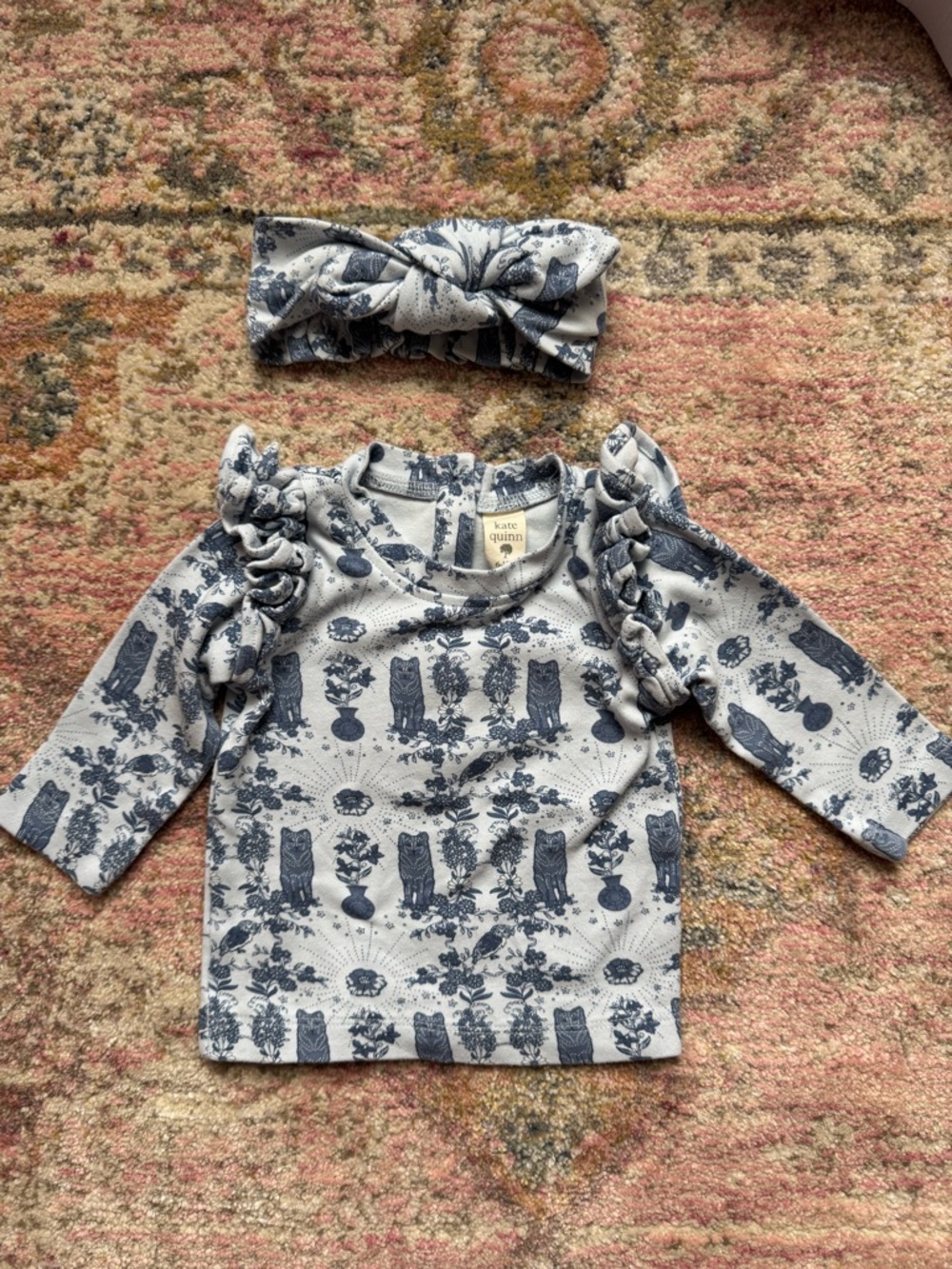 Kate Quinn top and bow